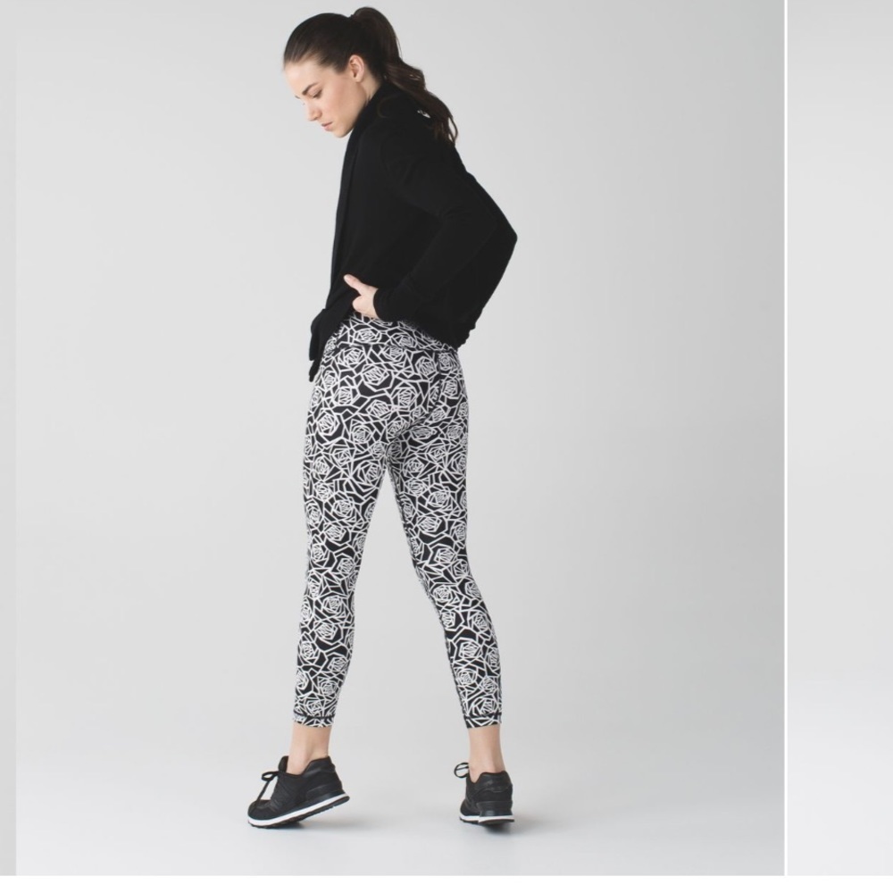 Lululemon High Times Pant *Full-On Luxtreme
Posey Black White size 10